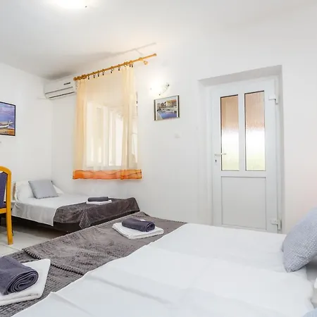 Apartment Mirela Krk Town Exterior photo