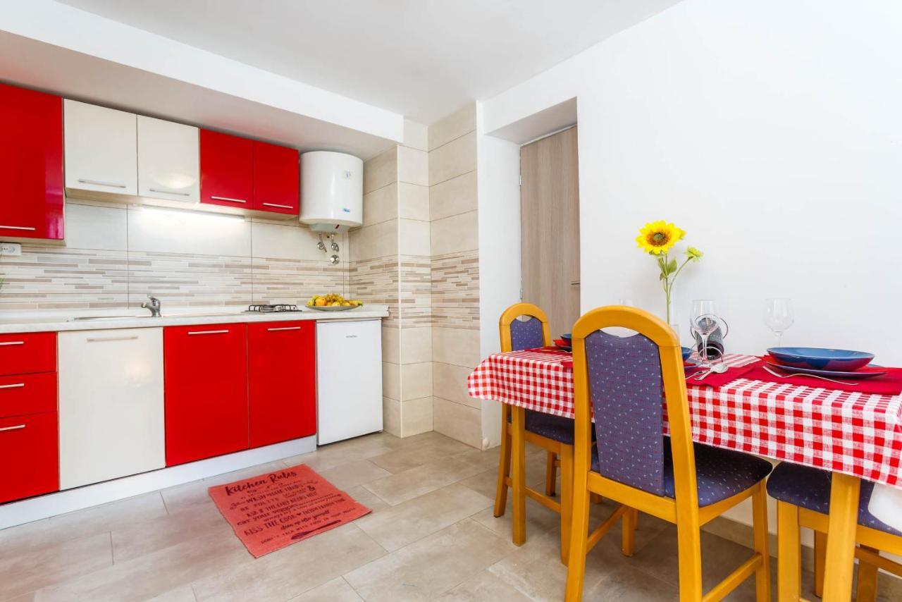 Mirela Apartment *